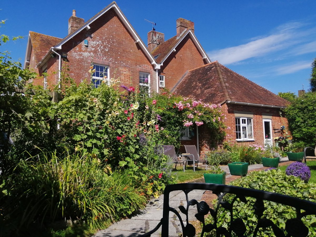 The Cheese House - pretty gardens to relax in